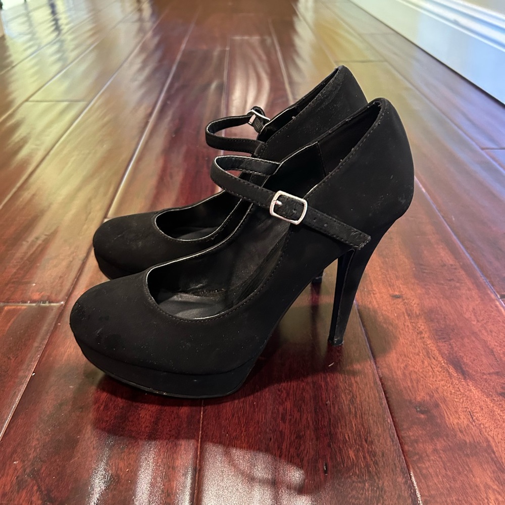Black High Heel Pumps